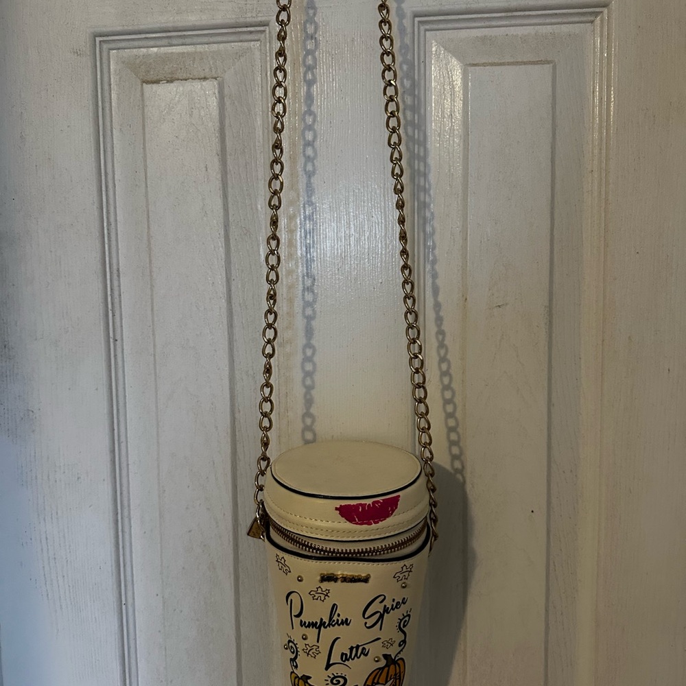 Cream Crossbody Bag with Coffee Cup Design and Metallic Chain Strap